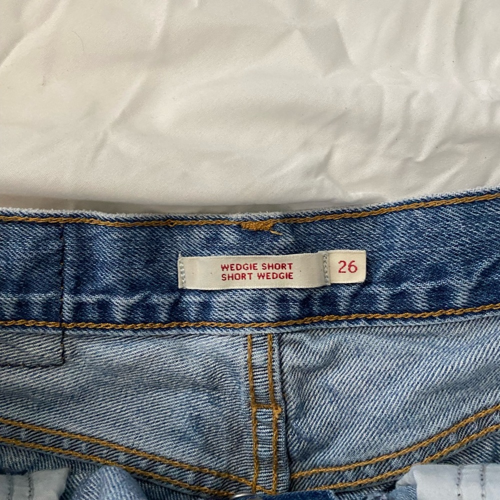 Levi Wedgie Short - 26 - Picture 3 of 3